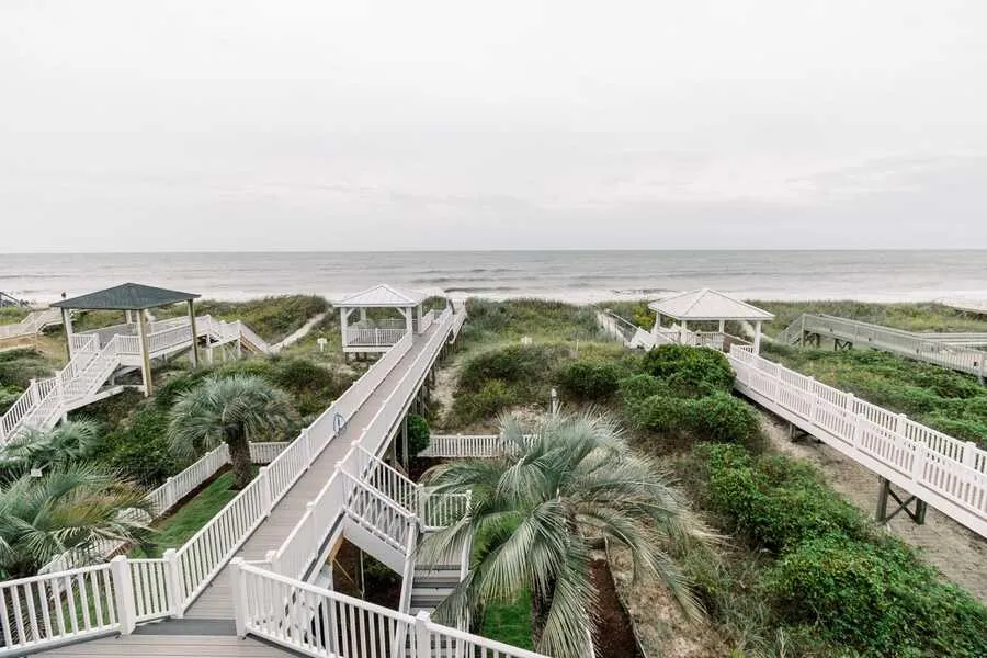 Walkover across the dunes