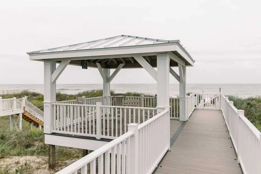 Gazebo at the end of a beach walkover